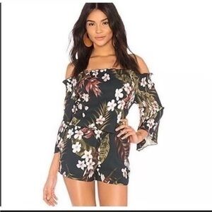 New Chaser Women's Off the Shoulder Hawaiian Print Romper with Pockets - L